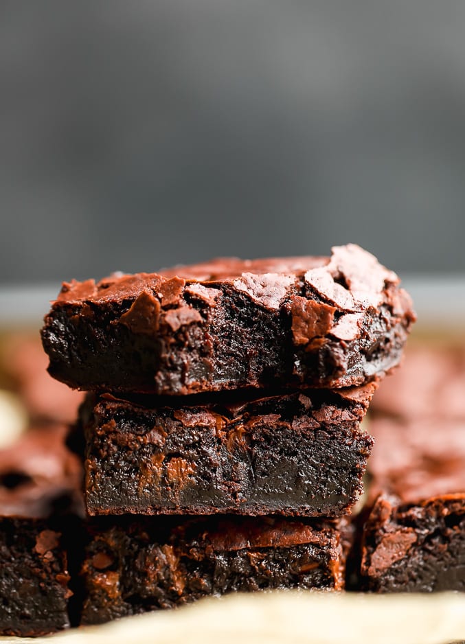 Ultra Fudgy Crackle Top Eggless Brownies - Nora Cooks