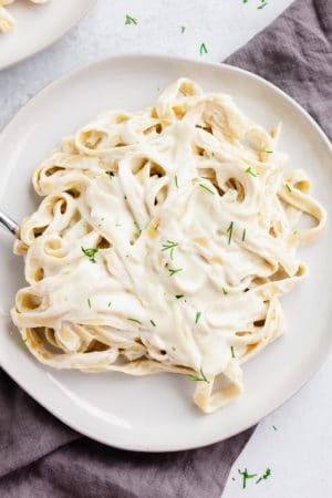 Vegan Alfredo Sauce - Nora Cooks