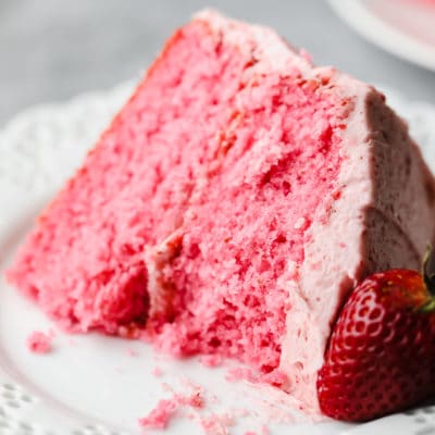 Vegan Strawberry Cake - Nora Cooks