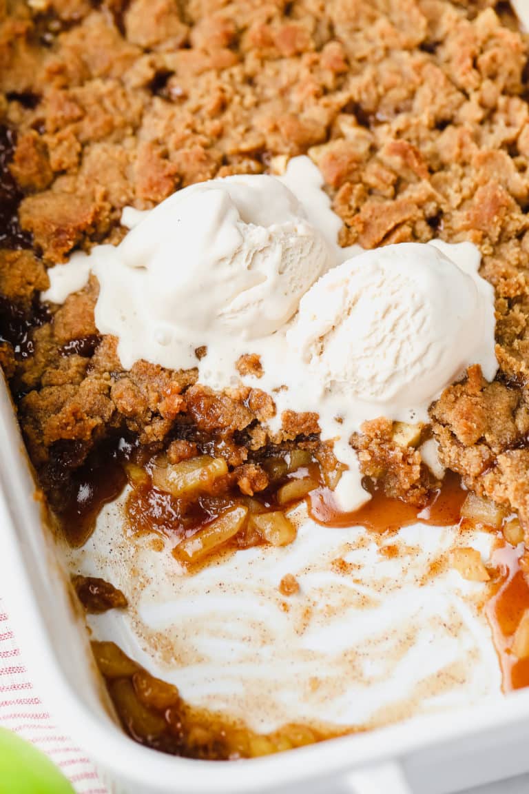 Vegan Apple Crumble - Nora Cooks