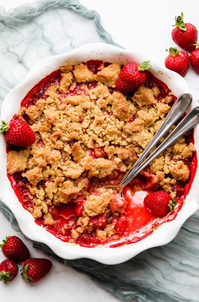 Strawberry Crumble - Nora Cooks