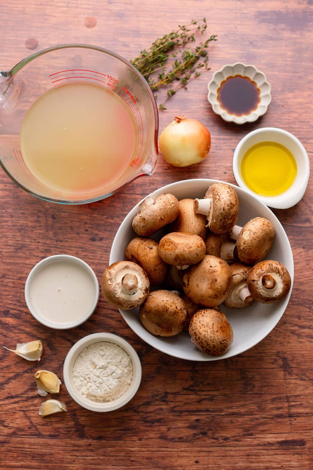 ingredients for mushroom gravy in individual bowls.